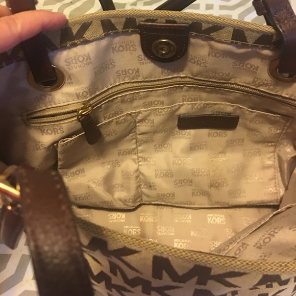 Michael kors purse - Picture 8 of 8